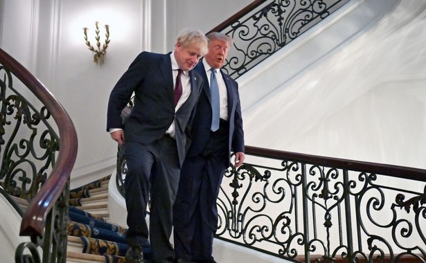 Trump, który rozmawiał z dziennikarzami w Białym Domu, powiedział im, że zarówno Johnson, jak i Farage są jego przyjaciółmi, ale brytyjski premier jest "właściwym człowiekiem na obecne czasy".