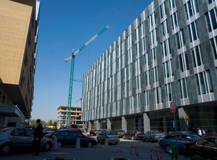 Zapaść na rynku nieruchomości. W 2022 r. deweloperzy sprzedali o 35 proc. mniej mieszkań niż w 2021 r.