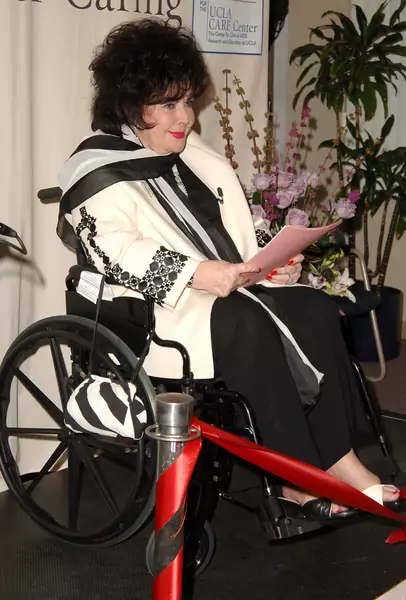 Elizabeth Taylor do samego końca wspierała osoby chore na AIDS Fot. SGranitz/WireImage