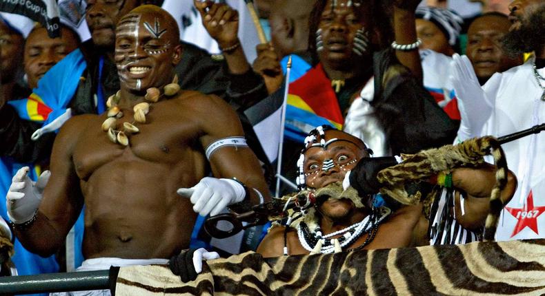 TP Mazembe fans cheered their team to victory at the TP Mazembe Stadium in Lubumbashi on Sunday (IMAGO AFLOSPORT)