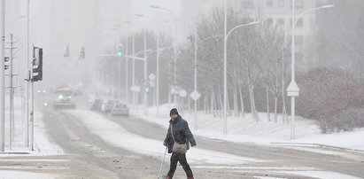 Pogoda na czwartek. IMGW ostrzega przed burzami śnieżnymi i porywistym wiatrem w nocy!