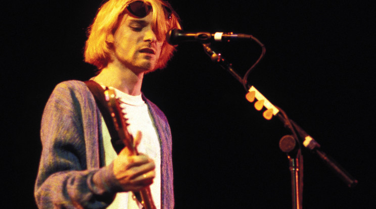 Kurt Cobain felsője a rajta lévő foltok miatt nagyon értékes / Fotó: Northfoto