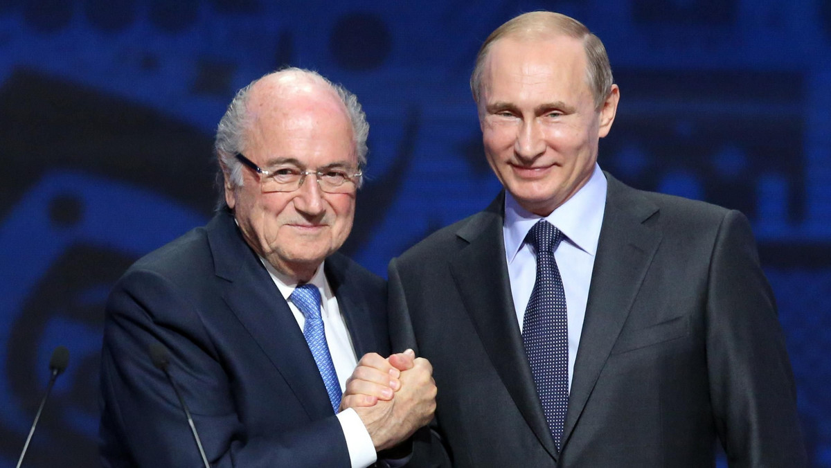 Dobre samopoczucie nie opuszcza ani Seppa Blattera, ani Władimira Putina. Prezydent Rosji stwierdził w rozmowie ze szwajcarską telewizją, że za zasługi w dziedzinie sportu szefowi FIFA należy się Nagroda Nobla.