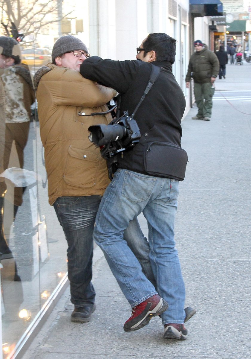 Gwiazdy biją paparazzi