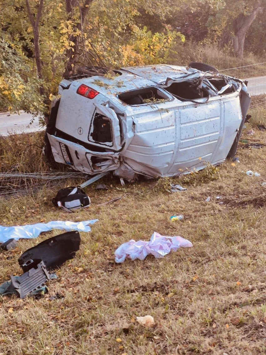 Prevrnut kombi u kom su stradala deca