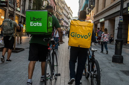 Rewolucja w Uberze i Glovo. Unia wprowadzi domniemanie etatu, to już pewne