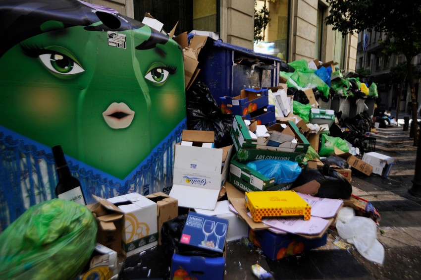 Ulice zakrčene otpacima u Malagi