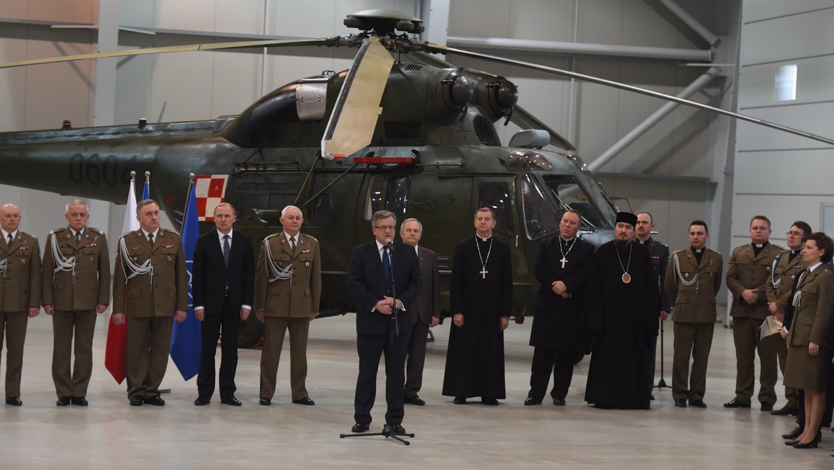 Z okazji Świąt Wielkiej Nocy prezydent Bronisław Komorowski życzył polskim żołnierzom, by odczuwali coraz większą akceptację i zrozumienie w polskim społeczeństwie. Życzył im także, by mieli poczucie "dobrze wypełnionej służby".