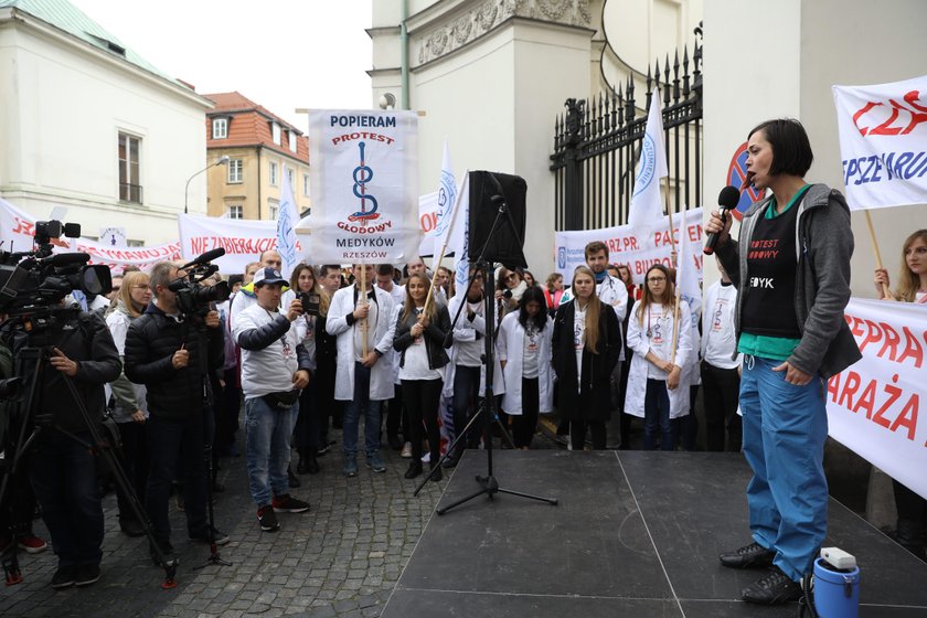 Kolejni lekarze protestują. Tym razem przed Ministerstwem Zdrowia