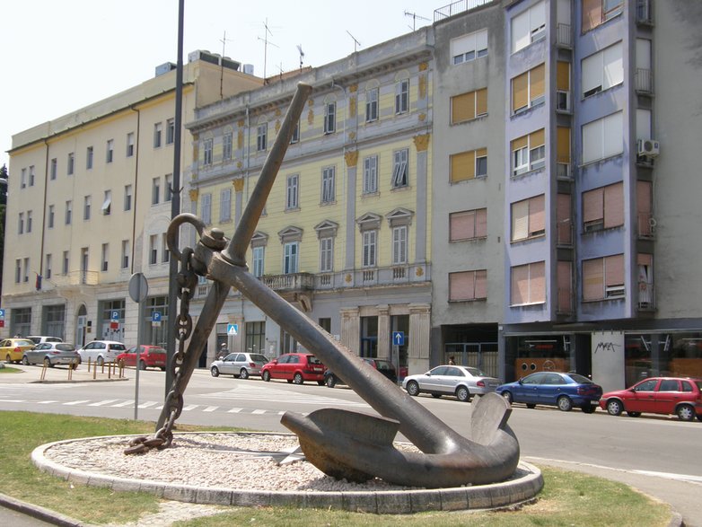 Pula nierozerwalnie związana jest z morzem, czego symbolem jest pamiątkowa kotwica