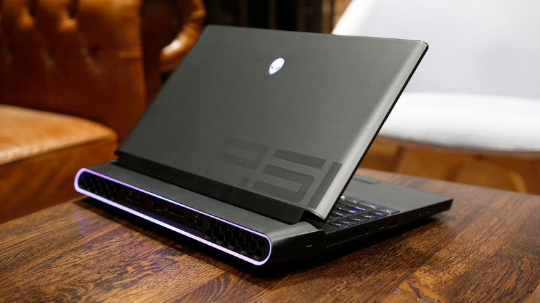 Wydajny laptop do gier niestety musi być duży, bo trzeba w nim znaleźć miejsce na efektywny układ chłodzenia 