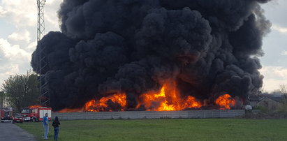 Pożar w fabryce pod Sochaczewem! Na miejscu stu strażaków