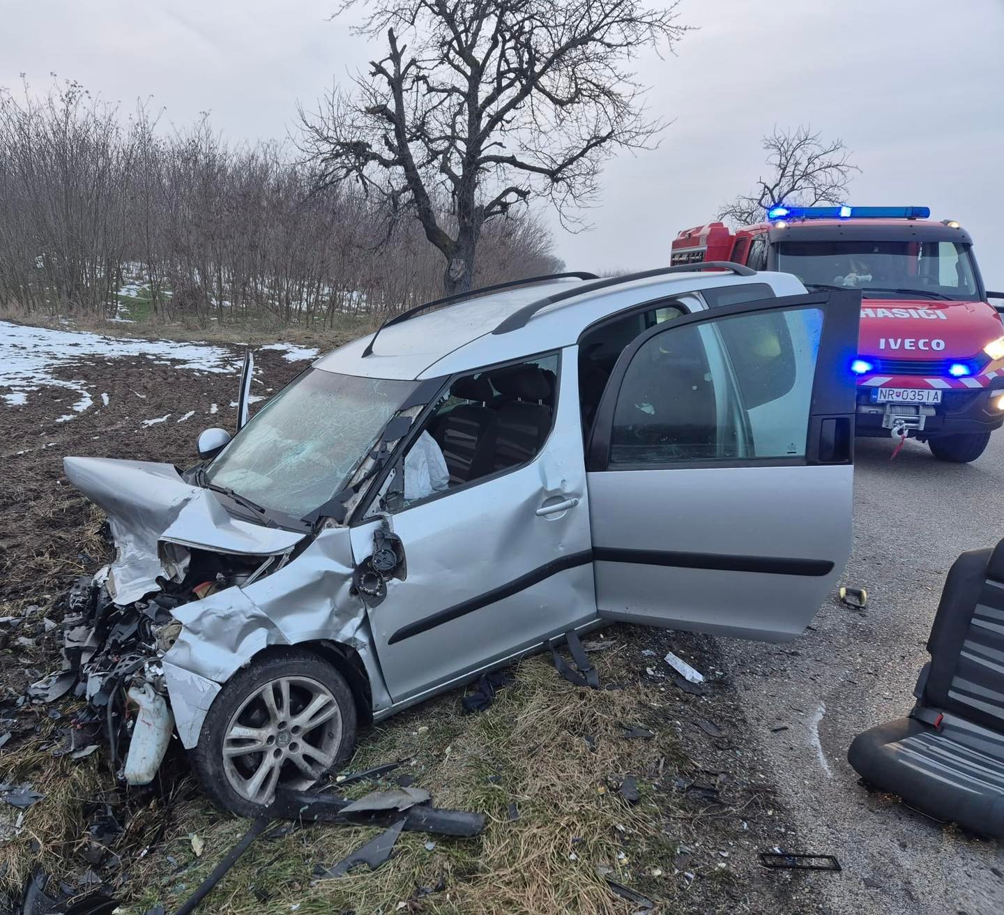 Nehoda na juhu Slovenska si vyžiadala dvoch ťažko zranených. 