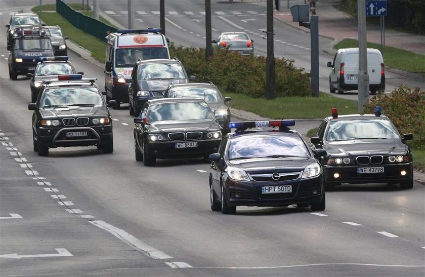 Z drogi śledzie, bo prezydent jedzie