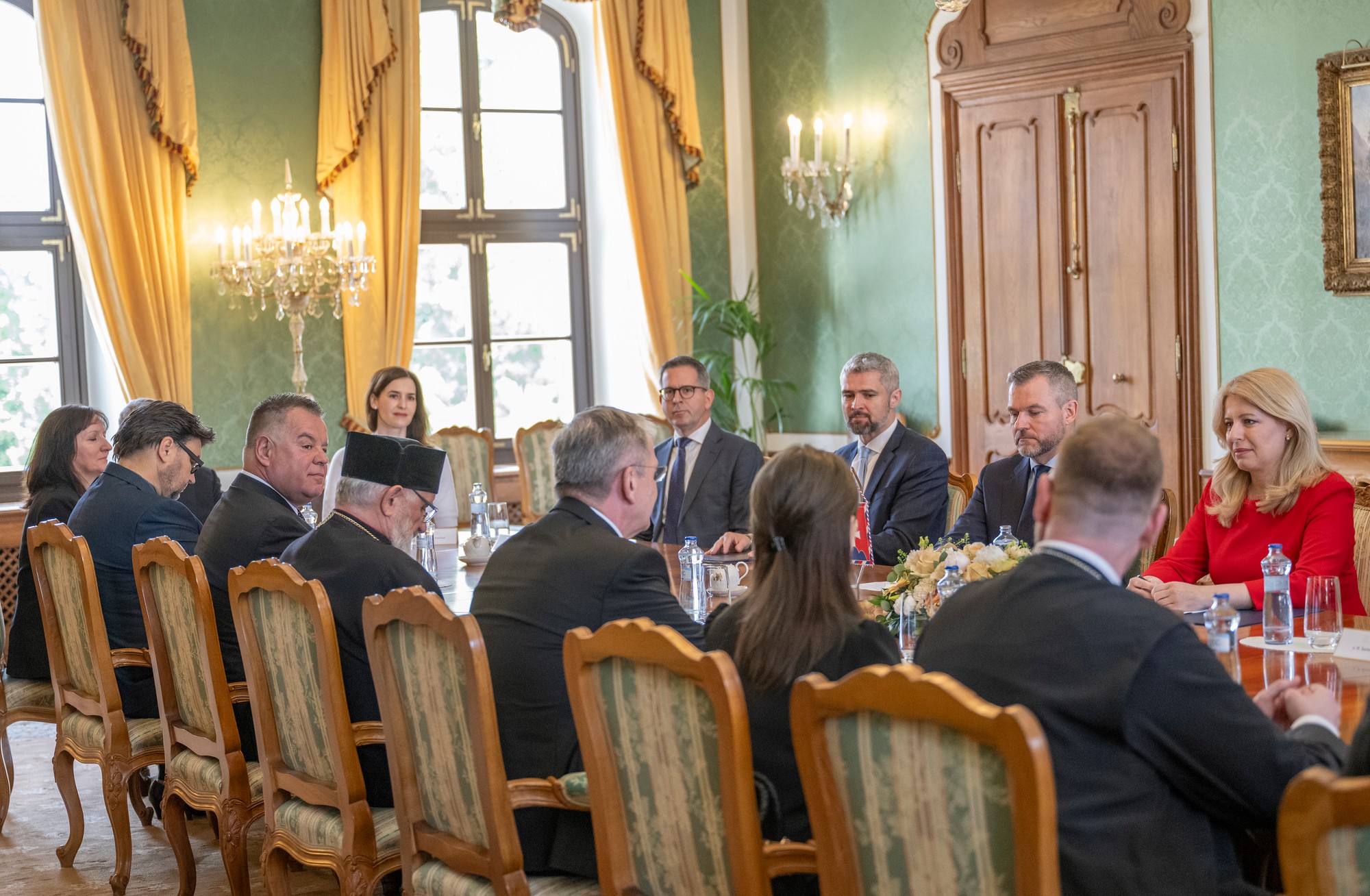 Čaputová a Pellegrini na stretnutí so zástupcami cirkví v Prezidentskom paláci.