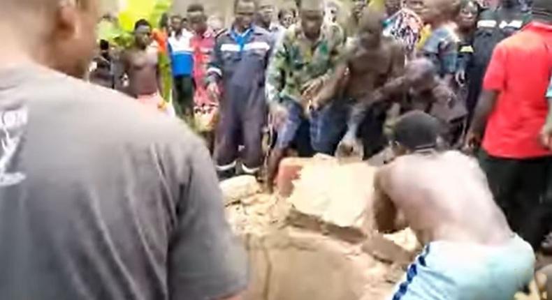 Fire service officer drowns & dies while rescuing 3 men from a well (video)