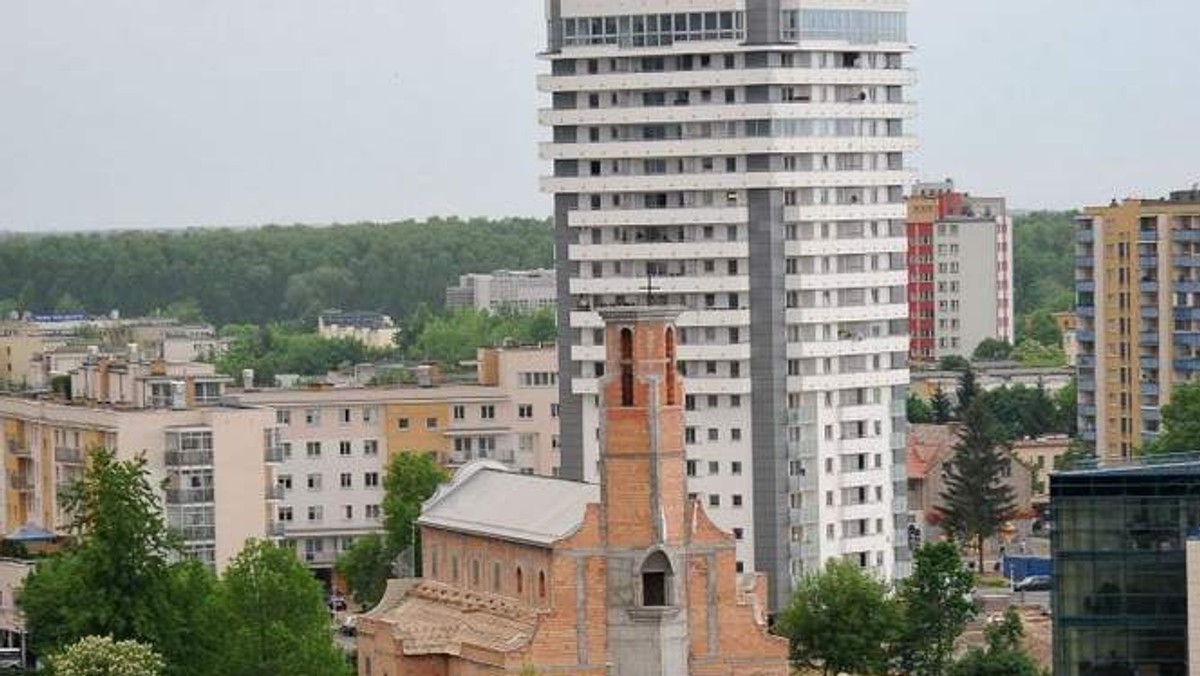 Przedłużenie ulic Dobrej i Sobieskiego, budowa czterech wieżowców do 60 metrów wysokości i zielonego bulwaru o szerokości 20 metrów. Takie są pomysły miejskich urbanistów na okolicę, w której jeszcze niedawno dominowały Uchwyty.