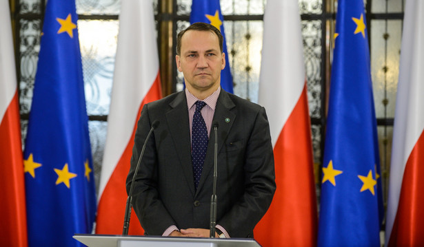 Sikorski o "znikającej ustawie": Straty kilkadziesiąt milionów, nie trzy miliardy