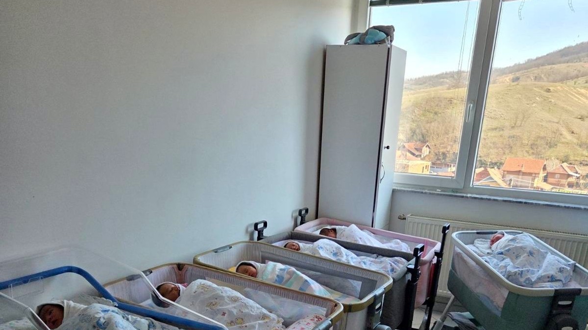 U srpskom porodilištu u Pasjanu na KiM tokom vikenda rođeno sedam beba: Za svaku prinovu 50.000 dinara