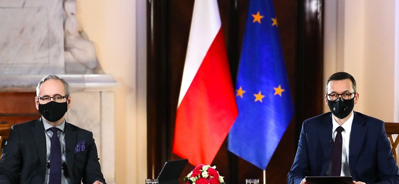 Co ze Świętami i Sylwestrem? Morawiecki i Niedzielski odpowiadali na pytania internautów