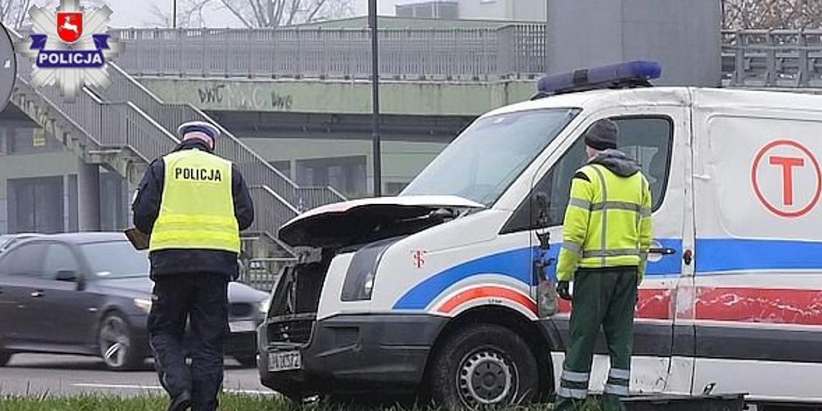 Kierował karetką w Lublinie, miał podrobione dokumenty. Spowodował wypadek