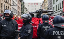 Antysemickie hasła i wzywanie do nienawiści. Tak wyglądała demonstracja skrajnej lewicy w Berlinie