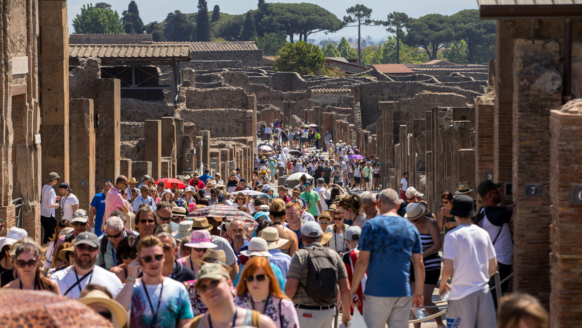 <strong>Włoska policja zatrzymała Brytyjkę podejrzaną o kradzież fragmentów starożytnej rzymskiej mozaiki w Pompejach.</strong> 