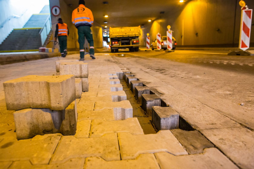 Naprawiają tunel na Dębcu 