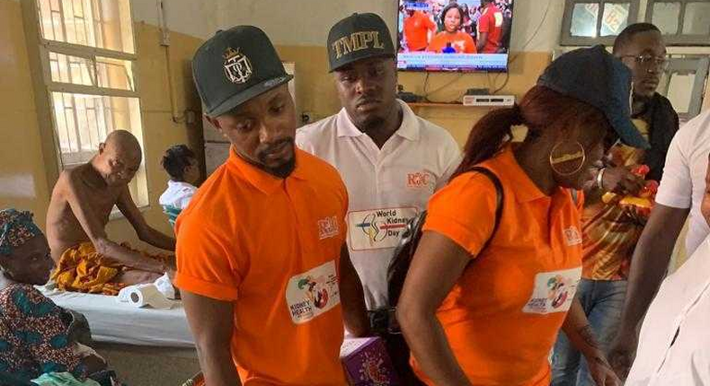 Three members of The Temple Company including Jeff Akoh and Bisola Aiyeola, paid a visit to the victims of the Lagos Island building collapse that happened on Wednesday, March 13, 2019.