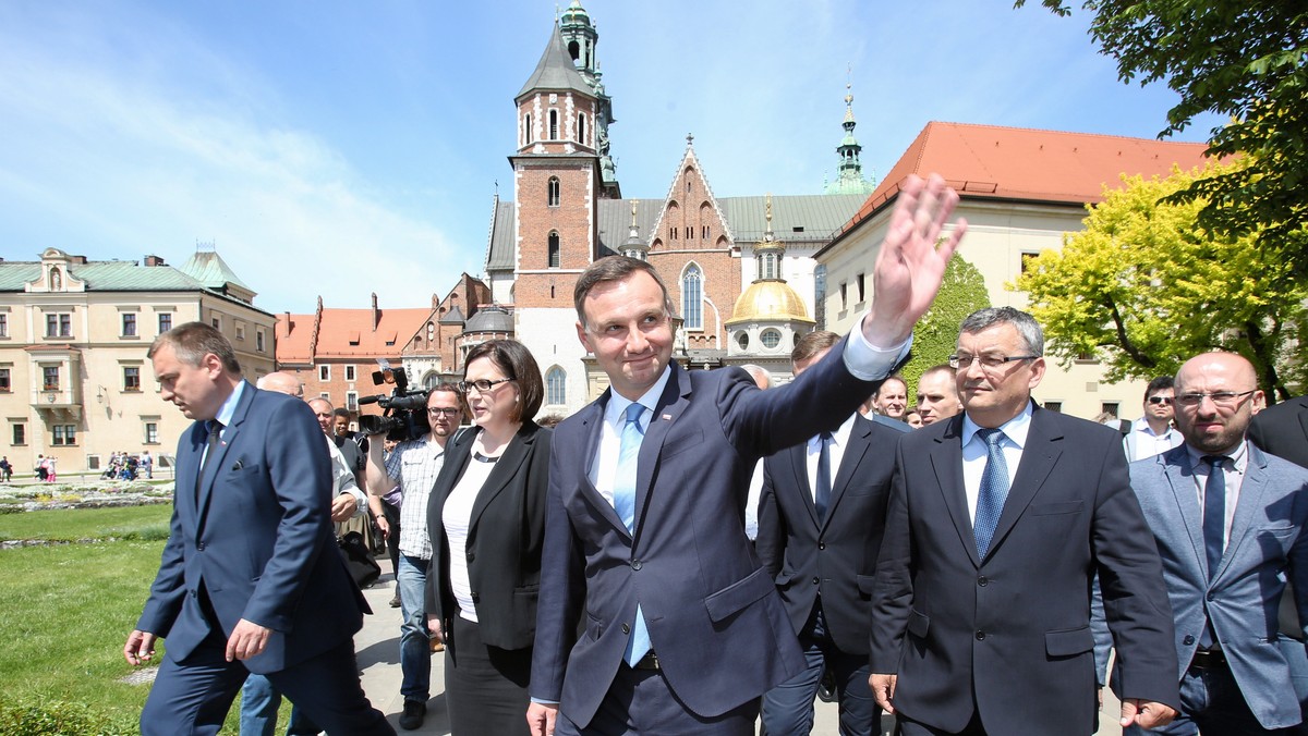 W Małopolsce w pierwszej turze wyborów zwyciężył Andrzej Duda. Urzędujący prezydent Bronisław Komorowski wygrał w Krakowie, rodzinnym mieście kandydata PiS, ale wynik, jaki osiągnął, był o blisko 12 proc. niższy od tego, jaki miał pod Wawelem pięć lat temu.