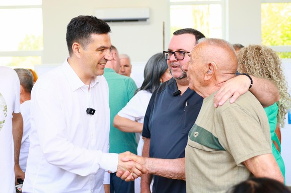 Gradonačelnik Niša i dr Lazarević u Trupalu organizovali akciju preventivnih pregleda za građane: "Nismo ovde samo da pregledamo ljude, već da ih čujemo"