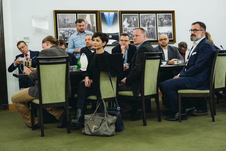 fot. Maksymilian Rigamonti
<br><br>
Dziennikarze biorący udział w poniedziałkowym spotkaniu, podkreślali, że podczas dyskusji padło pytanie, czy którakolwiek z redakcji chce zmian dotychczasowych zasad pracy w Sejmie, nikt z uczestników spotkania nie zgłosił się.