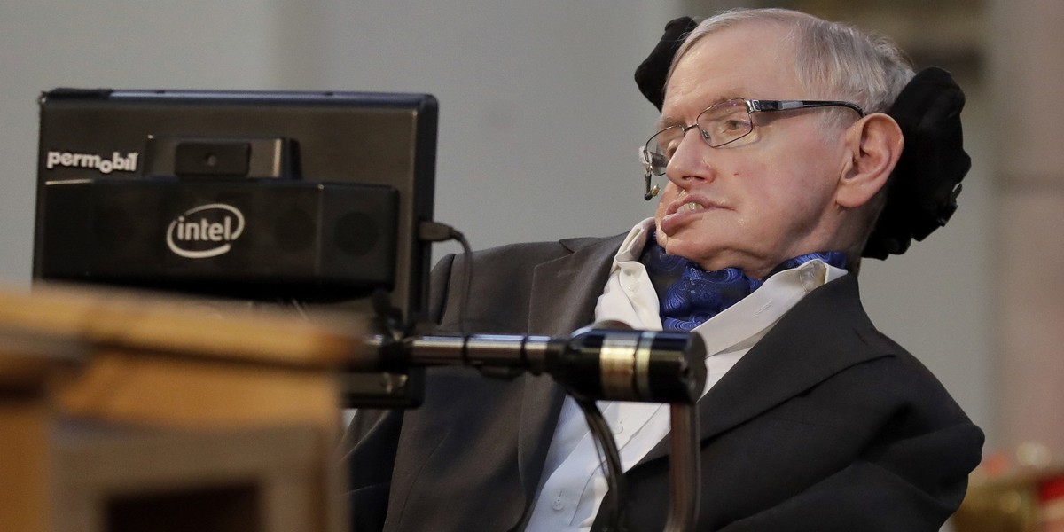 Stephen Hawking nie żyje