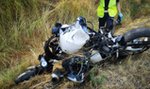 Tragedia na drodze wojewódzkiej w Wielkopolsce. Motocykl uderzył w znak