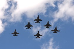 Samoloty, czołgi i oddziały sojuszników. Defilada z okazji święta Wojska Polskiego [ZDJĘCIA]