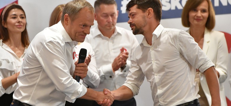 "Stan Wyjątkowy". Tusk idzie po wieś. Kaczyński chce tępić "czyste zło". Komisja do spraw rosyjskich wpływów zaginęła w akcji [PODCAST]