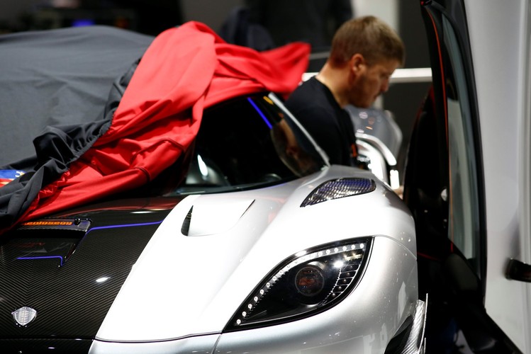 <b>2. Nanostrukturowe kompozyty węglowe</b>
<br><br>
Wykorzystanie nanostrukturowych kompozytów węglowych w motoryzacji umożliwi produkcję ultralekkich i bezpiecznych samochodów. Lżejsze auto to również mniej zużytego paliwa. A to z kolei przekłada się na zmniejszenie poziomu zanieczyszczenia środowiska.