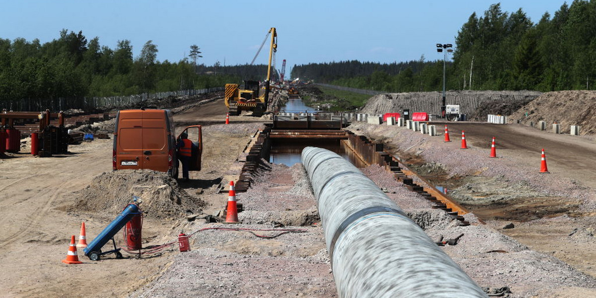 Nord Stream 2 - dwunitkowa magistrala wiodąca z Rosji do Niemiec przez Morze Bałtyckie, ma transportować 55 mld metrów sześciennych gazu ziemnego rocznie. 