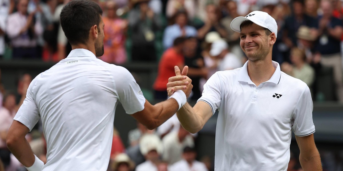 Rok temu Hubert Hurkacz odpadł, po zaciętym meczu z Novakiem Djokoviciem, w 1/8 finału Wimbledonu. Czy w tym roku Polak zajdzie dalej w Londynie?