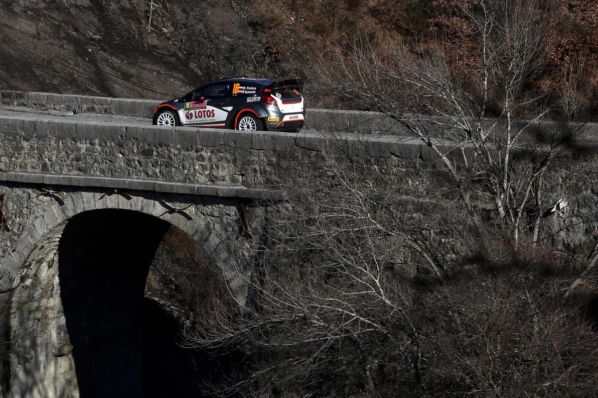 Rajd Monte Carlo: Świetny dzień Roberta Kubicy. Ogier liderem