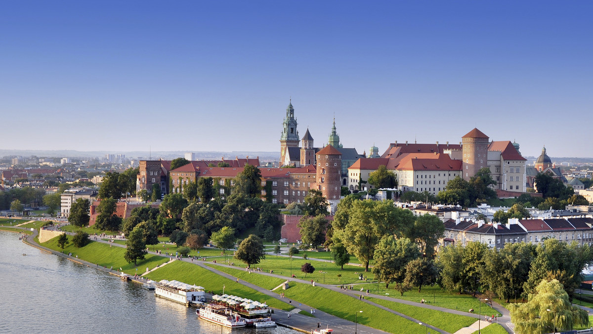 W czasy Złotego Wieku przeniesieni zostaną uczestnicy Jarmarku Świętojańskiego, który w piątek rozpoczyna się w Krakowie. Na Bulwarze Czerwieńskim pod Wawelem będzie można spotkać alchemików, komediantów, dworzan, rycerzy, sokolników, rzemieślników i kucharzy.