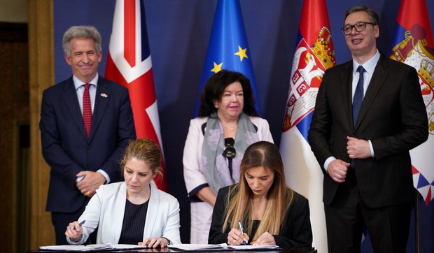 Potpisivanje ugovora o inovativnim lekovima RFZO I AstraZeneka 