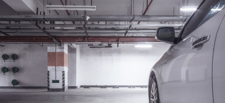 Ważna zmiana w prawie mieszkaniowym. Samorządy zdecydują o parkingach. Ustawa u prezydenta