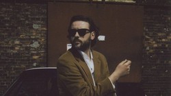 Tomasz Makowiecki: "Bardziej Niż Zwykle" to romans między latami 80. a 90. [PODCAST]