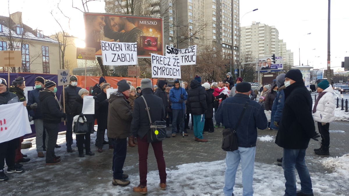 Protest przeciwko skażeniu powietrza na Woli. "Wdychamy opary jak z lakierni"