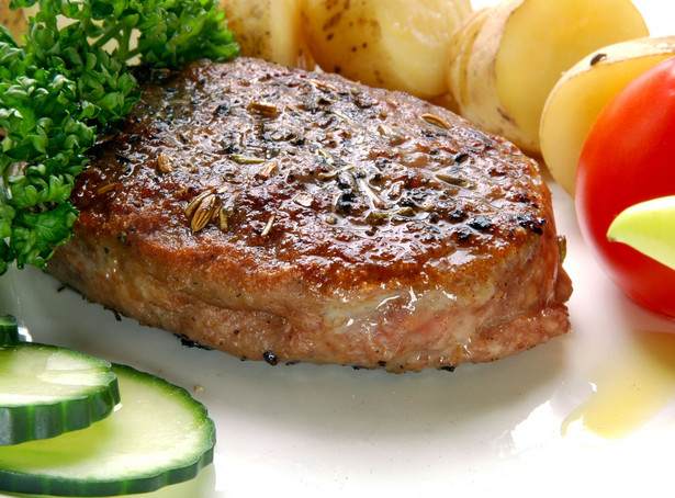 Dietetycy od lat alarmują, że nadmiar czerwonego mięsa jest szkodliwy