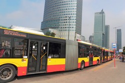 Jak rozpoznać kanara w Warszawie? Po terminalu za pazuchą