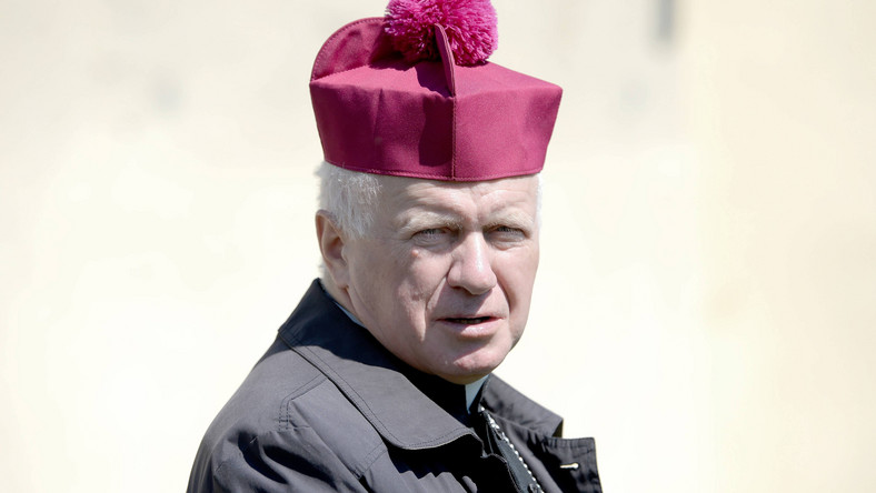 Ustrzyki Dolne: Burmistrz chce mniej religii w szkołach. Arcybiskup odpowiada