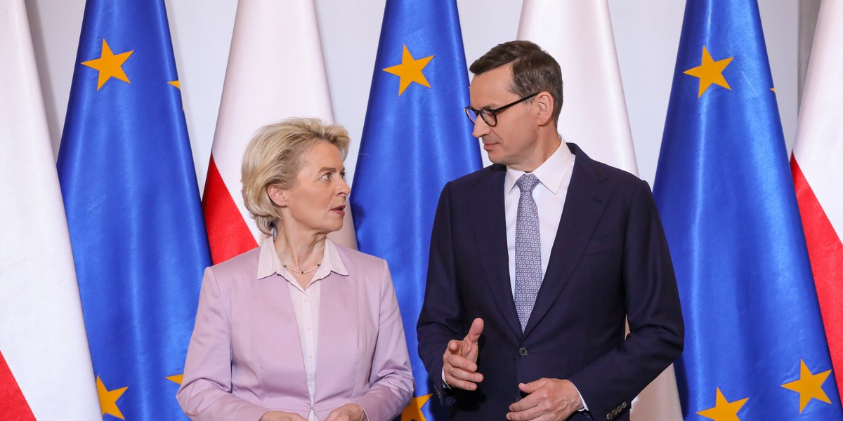 Przewodnicząca Komisji Europejskiej Ursula von der Leyen z premierem Mateuszem Morawieckim.