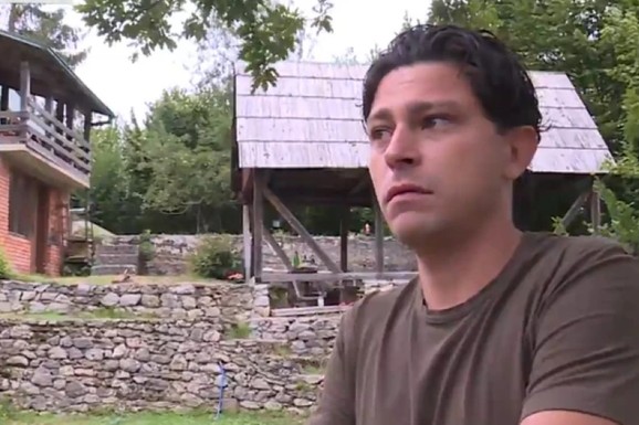 RAJ OD KAMENA I DRVETA Marko Janketić pokazao porodičnu kuću pokojnog oca Miše, pa iznenadio priznanjem o supruzi: "Marija i ja smo sada DVE SESTRE"